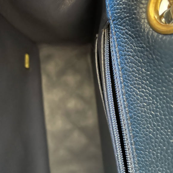 Authentic Chanel - Large Single Flap - Picture 6 of 12